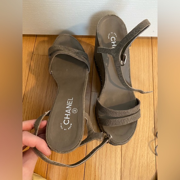 Chanel denim platform heels - Picture 5 of 7